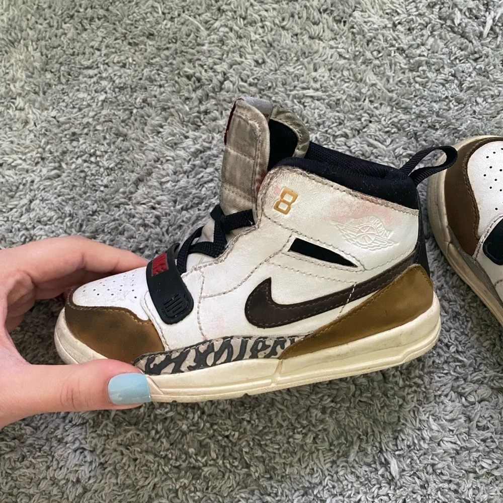 Toddler Nike Jordan Sneakers - Picture 9 of 15